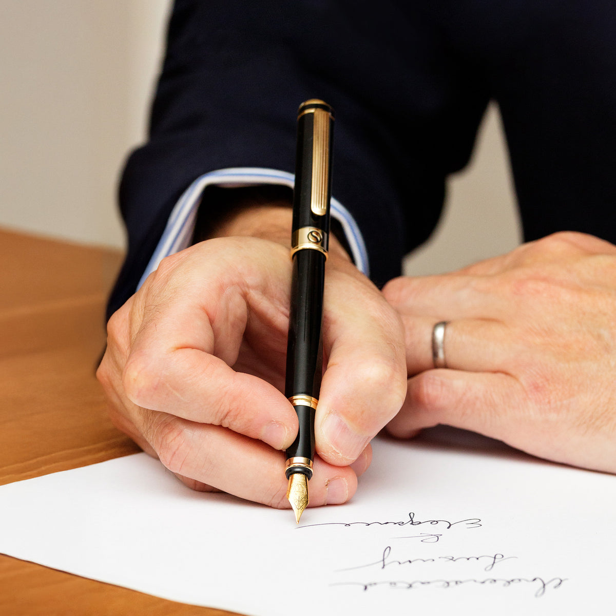 Scriveiner Classic Black Lacquer Fountain Pen - Fine Nib